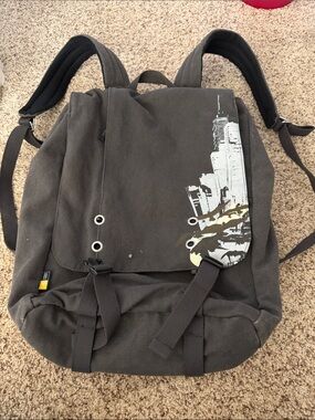 Case Logic. Men's Black Canvas Backpack with Urban Skyline Graphic
